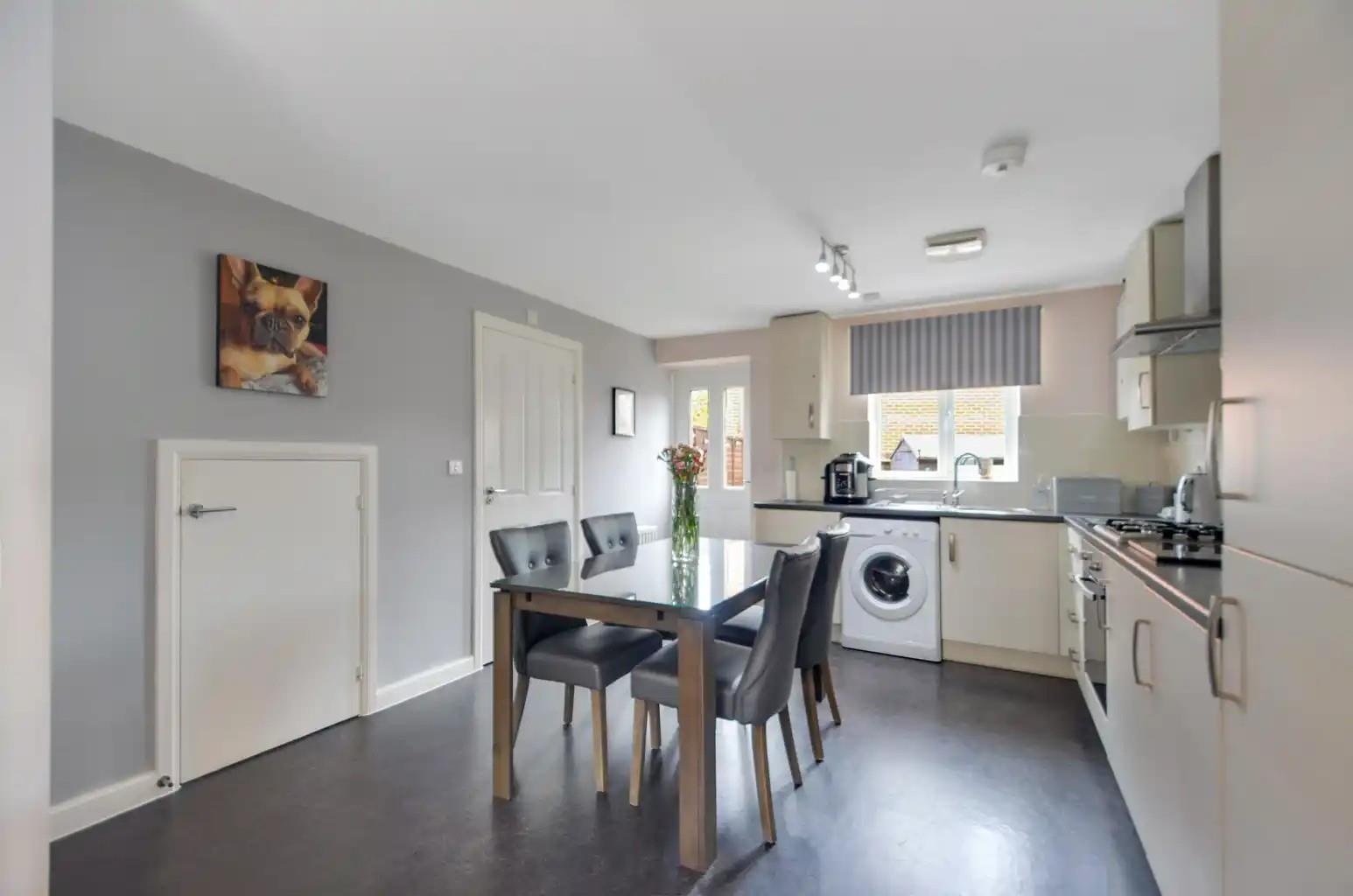 3 bed property in Broad Mead Avenue, Beds